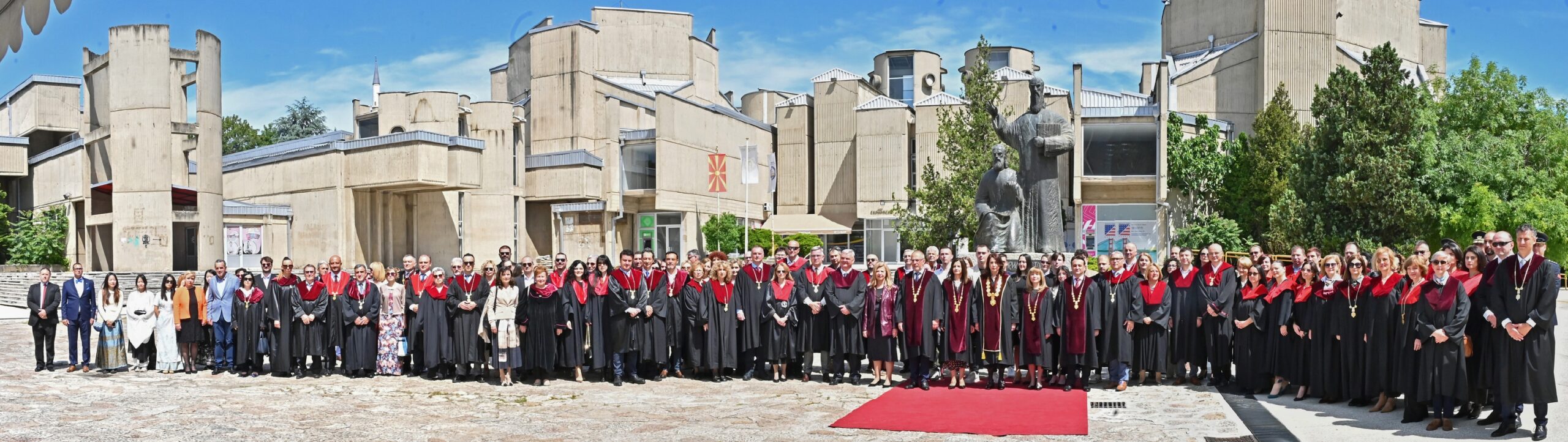 Eczacılık Fakültesi — UKIM, Üsküp